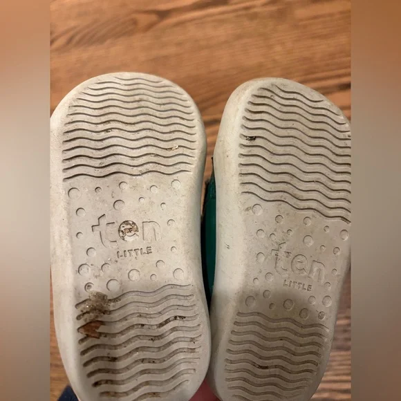 Ten Little Green Sneakers | 5.5 - Picture 5 of 5